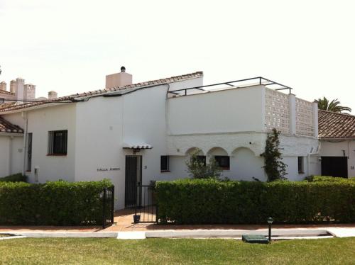 Beachfront townhouse with spectacular seaview in หาดอัลกาซาบา