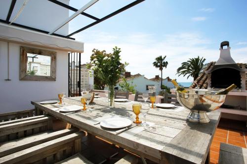 ระเบียง/ชานเรือน, Beachfront townhouse with spectacular seaview in หาดอัลกาซาบา