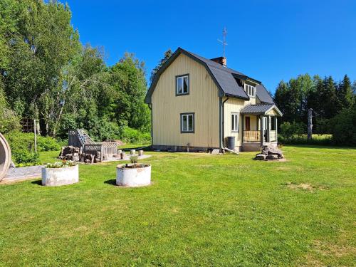 Gula huset, Lakene Ostgard in Lakene