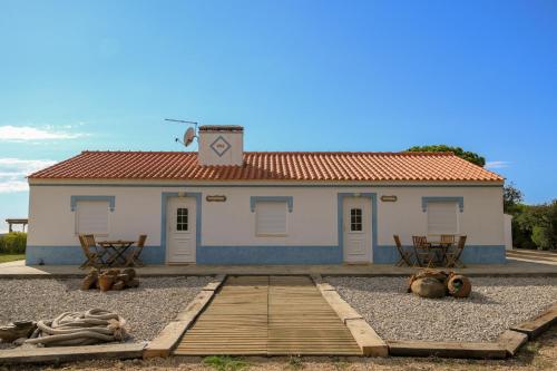 2 bedrooms, 5 beds