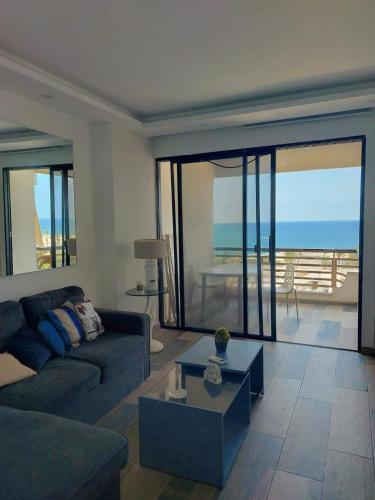 陽台/露台, Jounieh Cozy Apartment with Sea View in 卡斯里克