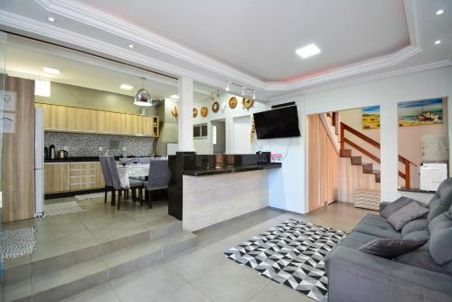 Casa com Piscina no Ribeirão da Ilha - SDI013