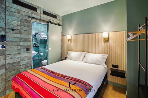 Small Double Room image 1