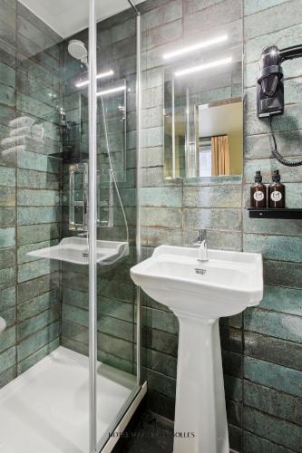 Double Room with Balcony room in Hôtel Maât Batignolles
