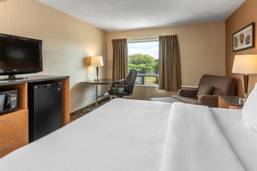 Deluxe King Room with Sofa Bed - Second Floor