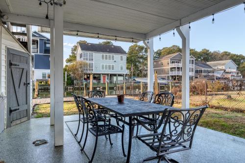 Snug Harbor Sunrise Entire Home in Bayside