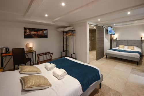 2 queen beds