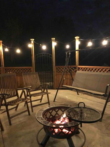 شرفة/ تراس, Simcoe B&B - Incredible vacation suite in سميثرز