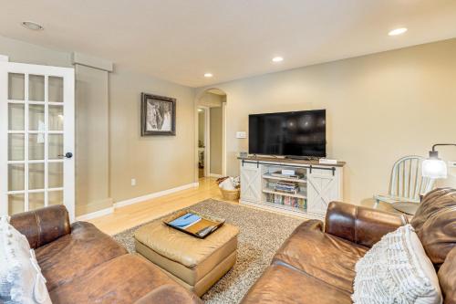 CO Springs Apartment in the Pines with Treehouse! in Gleneagle, USA