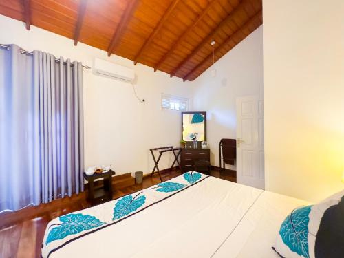 Deluxe Double Room image 9