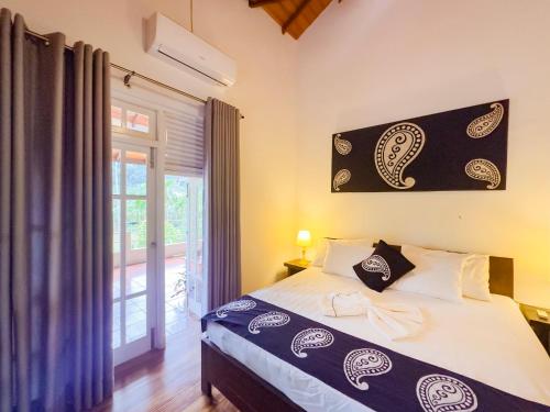 Deluxe Double Room image 2