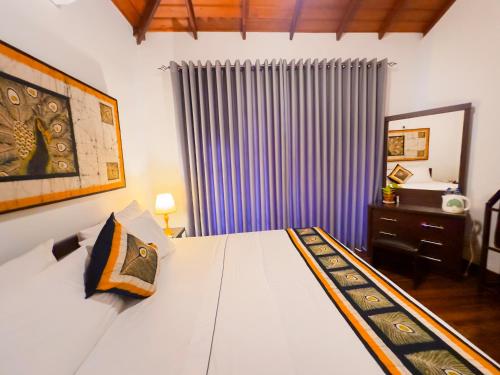 Double Room with Shared Bathroom image 3