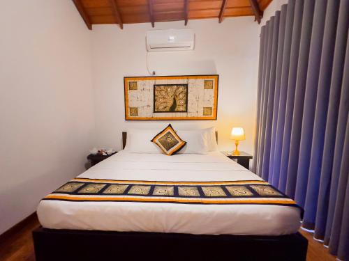 Double Room with Shared Bathroom image 2