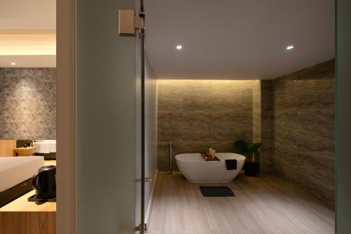 room detail thumbnail 2