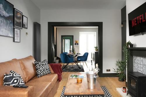 Sutton House by Pureserviced gîte à louer St Budeaux Ferry Road Railway Station