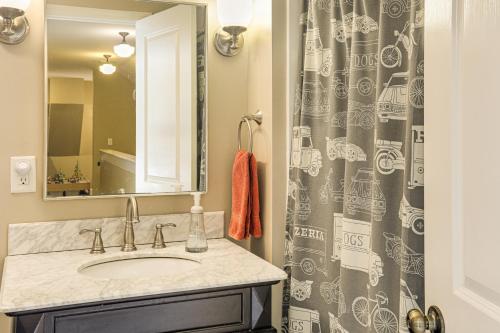 1 Mi to Ole Miss Family-Friendly Home! 1 Mi to Ole Miss Family-Friendly Home!