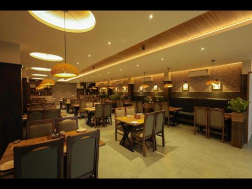 Restaurant, Holidays Garden Resort in Kalpetta