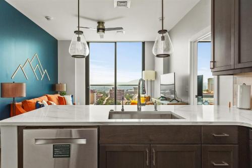 Luxury Downtown Asheville Condo with Mountain Views at Arras Residences Unit 1001 - image 14