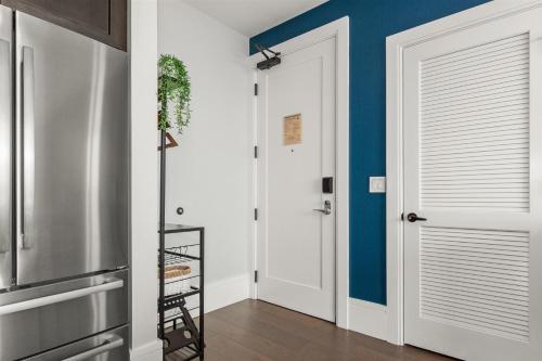 Luxury Downtown Asheville Condo with Mountain Views at Arras Residences Unit 1001 - image 5