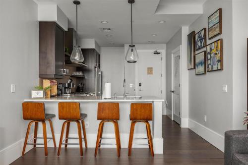 Luxury Downtown Asheville Condo with Mountain Views at Arras Residences Unit 1003 - image 6
