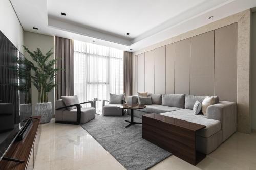 Luxury 3Br 3Ba Burj View Unforgateble Sunset by Simply Comfort - image 5