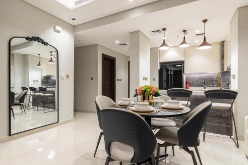 Luxury 3Br 3Ba Burj View Unforgateble Sunset by Simply Comfort - image 9