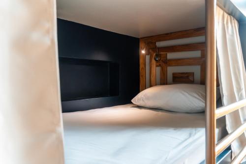 6 bunk beds