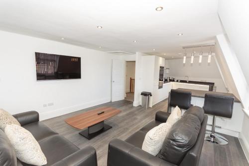 The Regency Suite - image 4