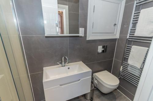 The Regency Suite - image 6