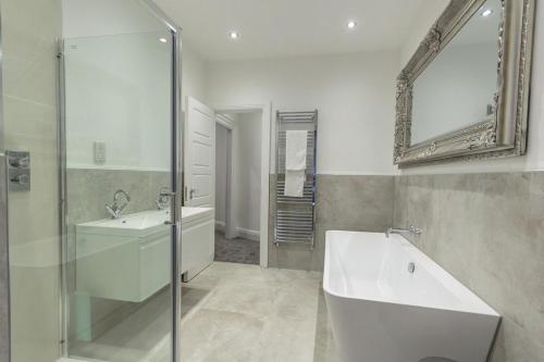 The Regency Suite - image 12