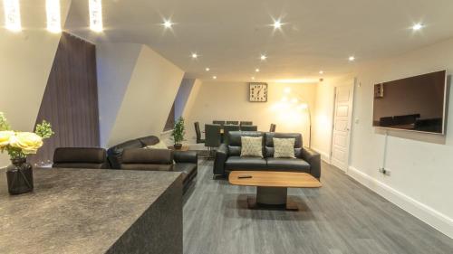 The Regency Suite - image 11