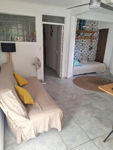 Maison cosy avec terrasse à Le Gosier 40 m² - image 13