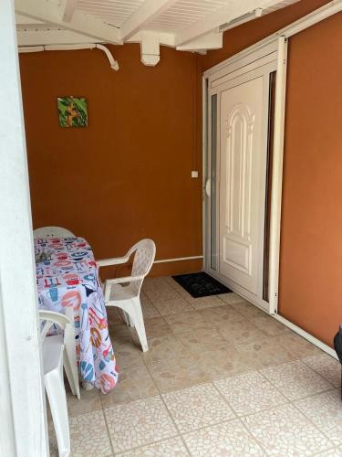 Maison cosy avec terrasse à Le Gosier 40 m² - image 8