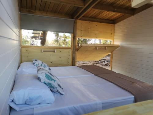2 twin beds