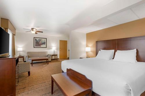Deluxe King Room - Non-Smoking