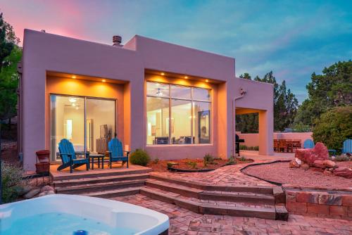 Brewer Road Private Hot Tub Stunning Red Rock Views Modern Southwestern Charm