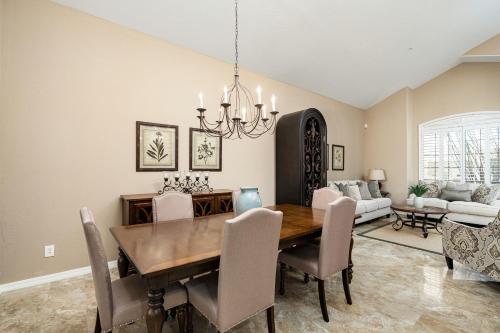 Faciliteter, Pinnacle Perfection by Porter Heated Pool Spa w Outdoor Putting Green in Carefree