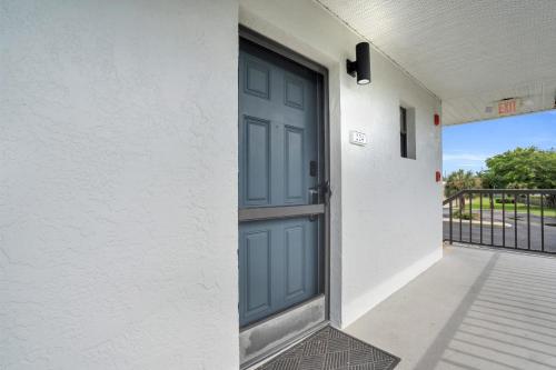 End Unit with Private Views, Naples (photo 7)