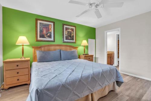 End Unit with Private Views, Naples (photo 2)