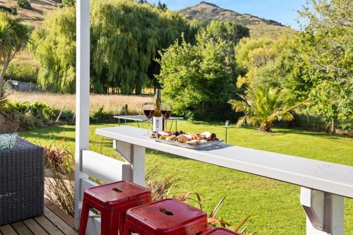 Beautiful Kereru Cottage in Little River