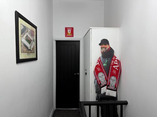 Anfield Abode - ENTIRE LFC THEMED HOUSE - Sleeps 6, Liverpool (photo 6)