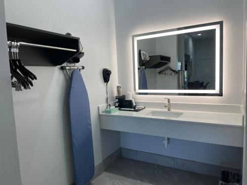King Room image 10