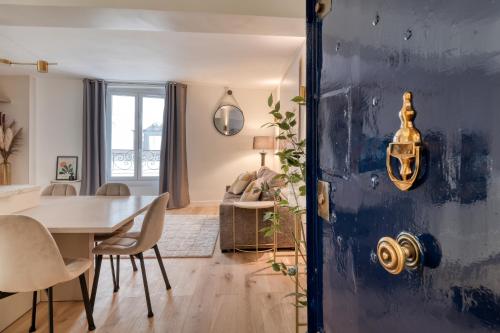 Renovated Apartment Saint-Germain-des-Prés - Le Bon Marché, Париж
