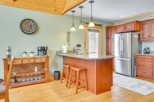 Hike, Ski & Raft: Terra Alta Cabin w/ Large Deck, Terra Alta (photo 7)