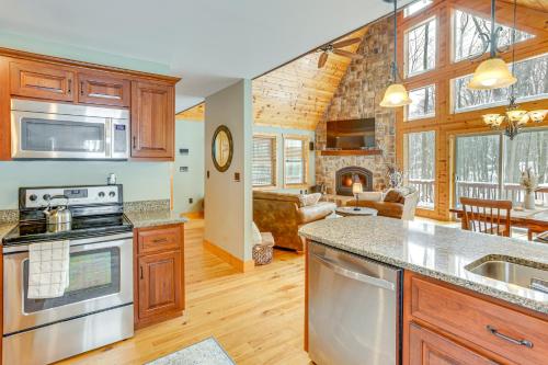 Hike, Ski & Raft: Terra Alta Cabin w/ Large Deck, Terra Alta (photo 8)