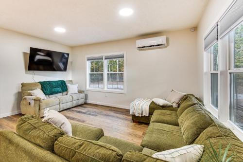 Lake-View Home in Statham with On-Site Fishing