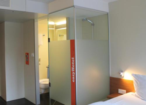 easyHotel Frankfurt City Center - image 11