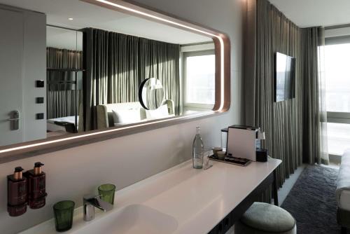 640864643 b'mine Hotel Frankfurt Airport