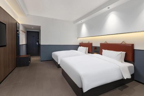 Deluxe Twin Room image 3