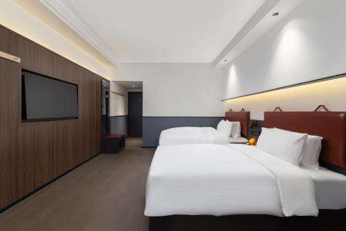 Deluxe Twin Room image 1